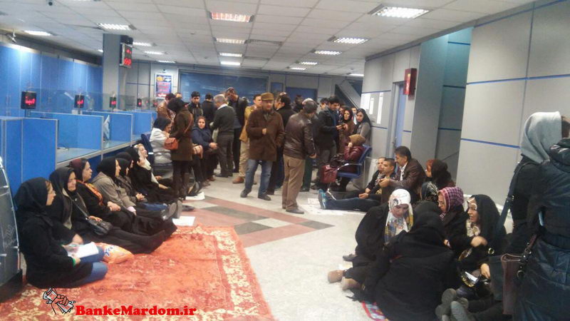 تحصن سپرده‌گذاران کرجی ثامن‌الحجج+عکس