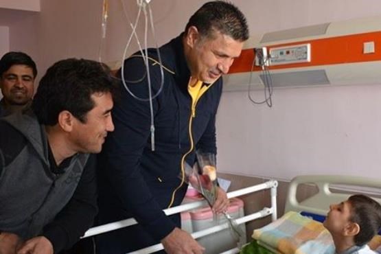 انتقاد شدید خدادادعزیزی از 2 بازیگر و 1 خواننده انتقاد شدید خدادادعزیزی از 2 بازیگر و 1 خواننده