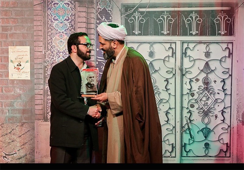 یادواره شهدای کربلای ۵ با تجلیل از فرزند سردار شهید همدانی برگزار شد یادواره شهدای کربلای ۵ با تجلیل از فرزند سردار شهید همدانی برگزار شد