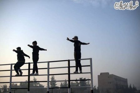 آموزش زنان سوری برای نبرد با تروریستها+تصاویر آموزش زنان سوری برای نبرد با تروریستها+تصاویر