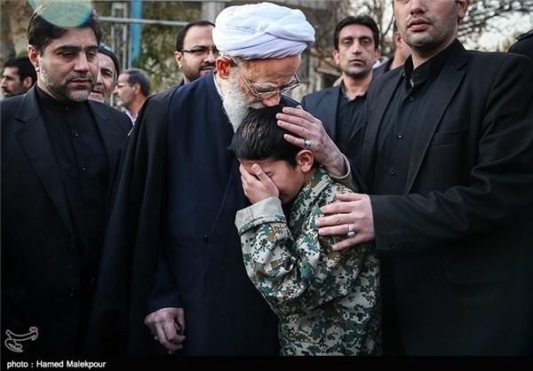 اشکهای آیتالله امامی در تشییع محافظش +عکس اشکهای آیتالله امامی در تشییع محافظش +عکس