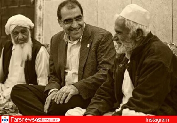 وزیر بهداشت در منزل جوانترین شهید کشور+عکس وزیر بهداشت در منزل جوانترین شهید کشور+عکس