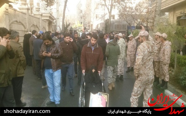 حضور مادر شهید دفاع مقدس در تشییع شهید مدافع حرم + عکس