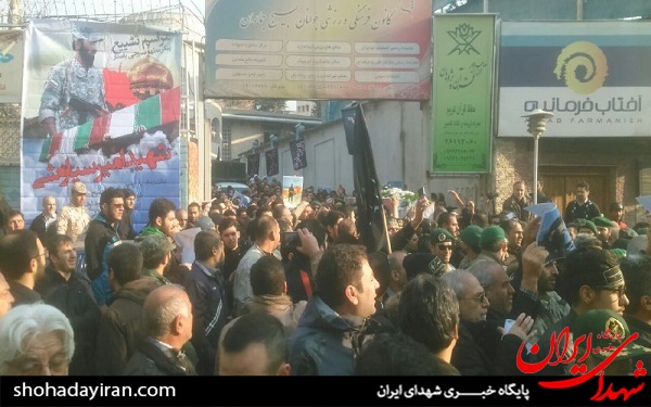 حضور مادر شهید دفاع مقدس در تشییع شهید مدافع حرم + عکس