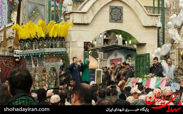حضور مادر شهید دفاع مقدس در تشییع شهید مدافع حرم + عکس