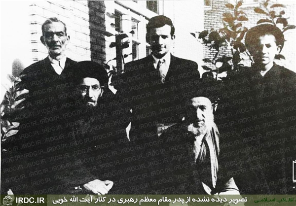 پدر رهبر معظم انقلاب در کنار آیتالله خویی +عکس پدر رهبر معظم انقلاب در کنار آیتالله خویی +عکس