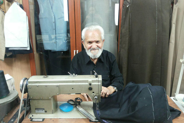 خیاط رئیسجمهور:لبادههای روحانی مد روز است خیاط رئیسجمهور:لبادههای روحانی مد روز است