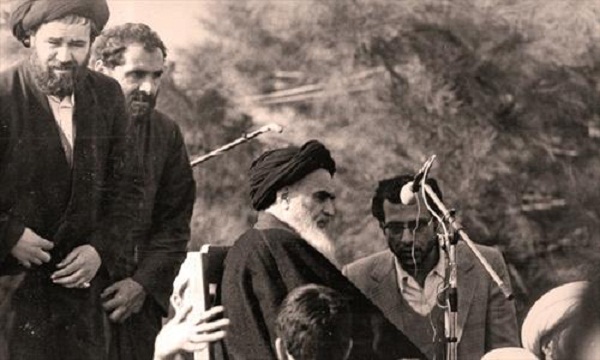 روایت ناطق نوری از ورود امام مهربانیها به ایران روایت ناطق نوری از ورود امام مهربانیها به ایران