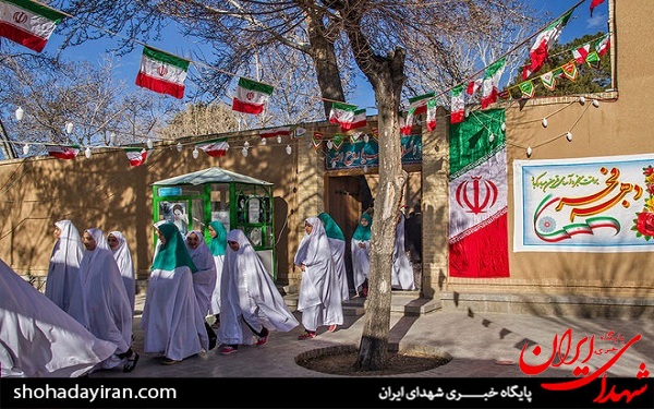 عکس/ گلباران بیت امام در خمین