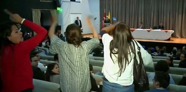 حمله تیم امنیتی اردوغان به ۳ زن در اکوادور!+عکس حمله تیم امنیتی اردوغان به ۳ زن در اکوادور!+عکس