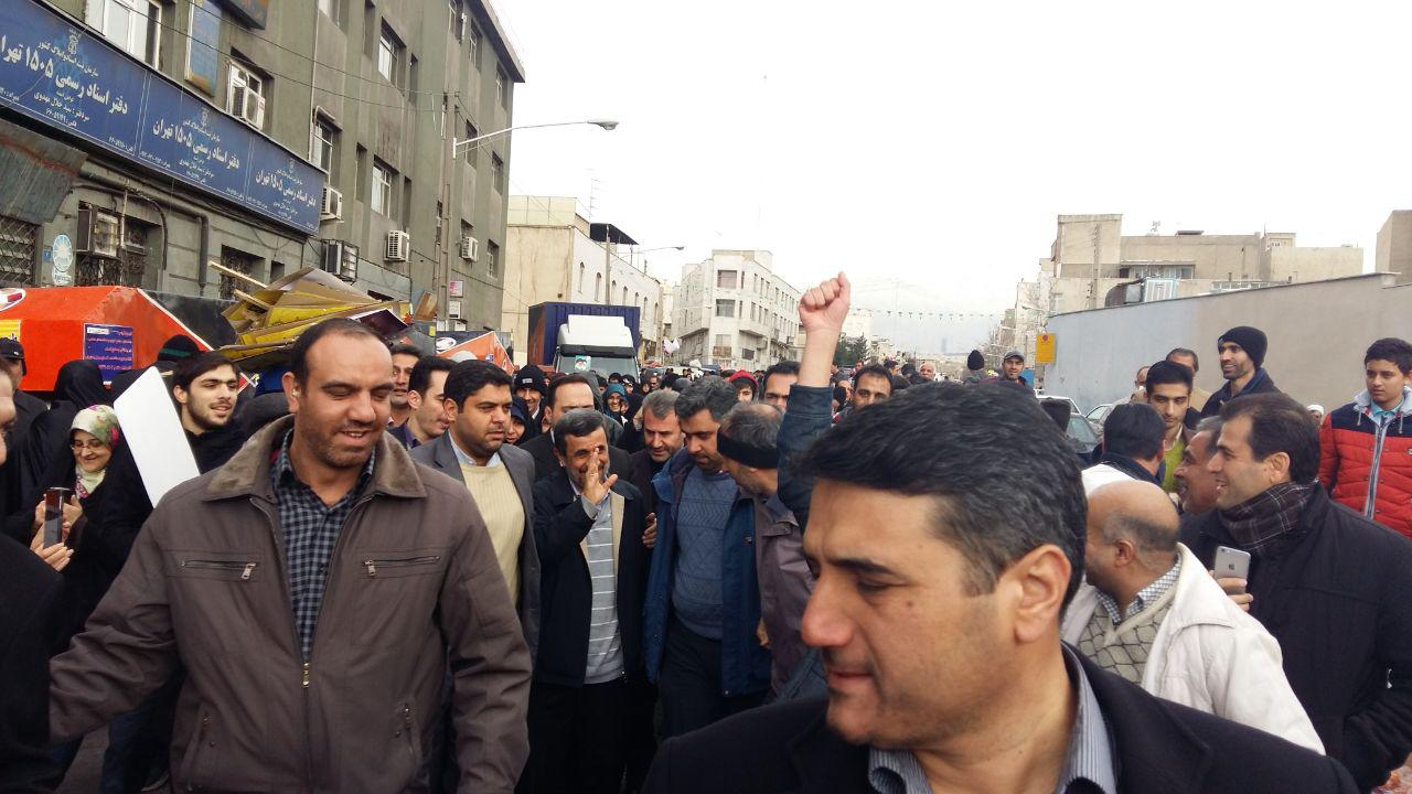 استقبال از احمدی‌نژاد در راهپیمایی 22 بهمن+تصاویر