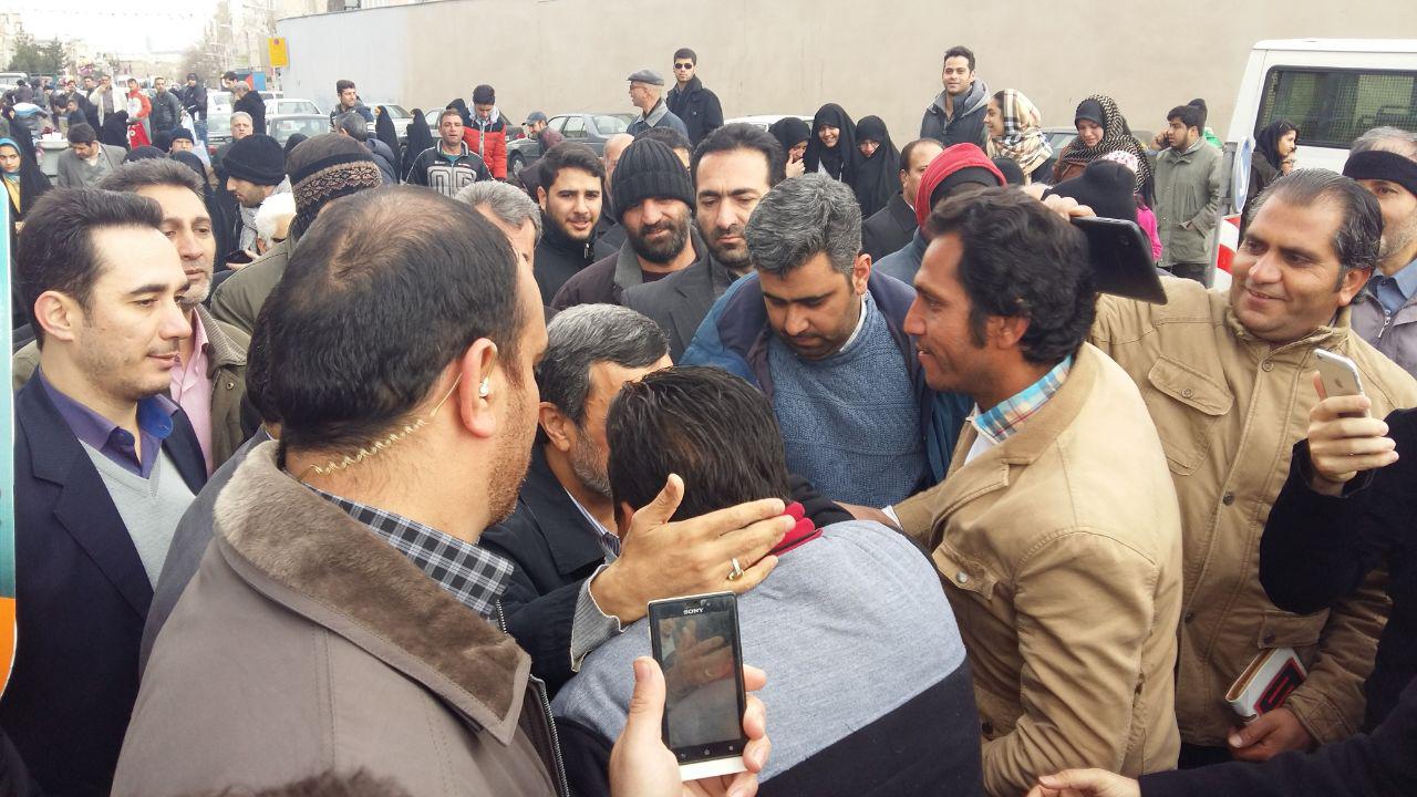 استقبال از احمدی‌نژاد در راهپیمایی 22 بهمن+تصاویر