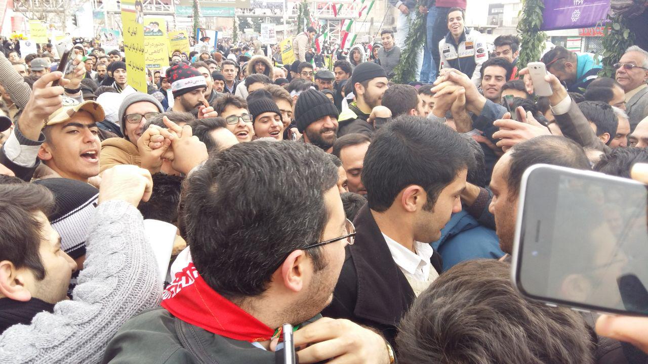 استقبال از احمدی‌نژاد در راهپیمایی 22 بهمن+تصاویر