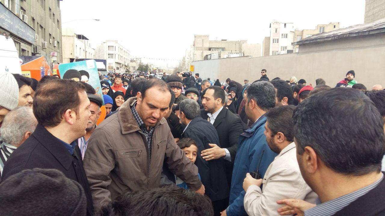 استقبال از احمدی‌نژاد در راهپیمایی 22 بهمن+تصاویر