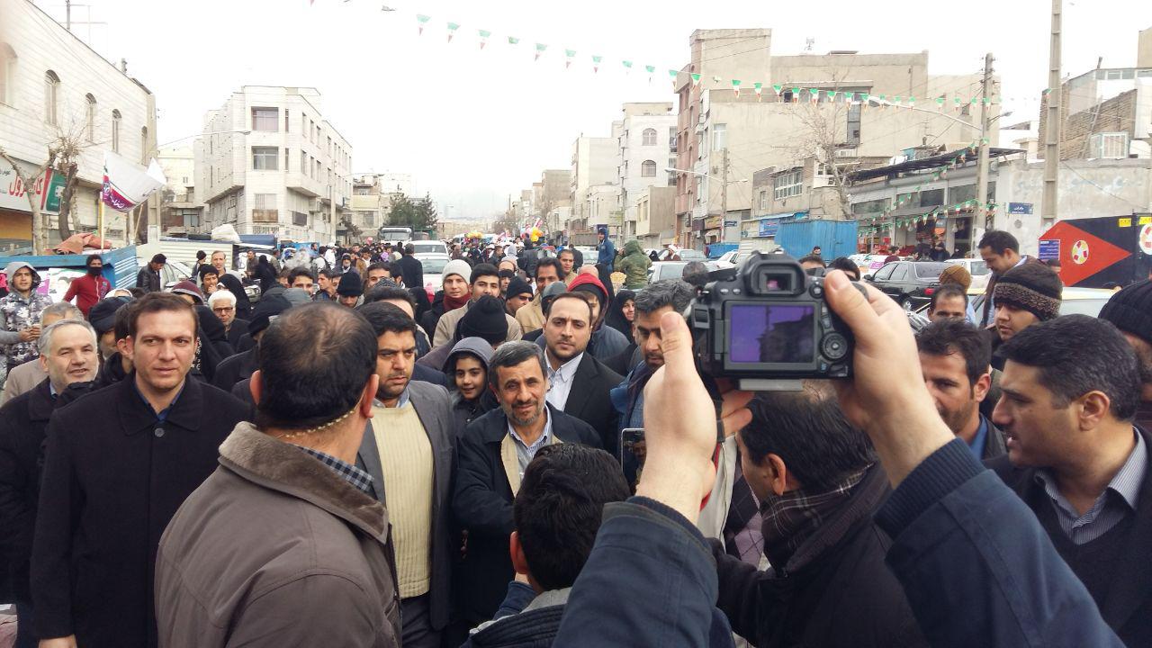 استقبال از احمدی‌نژاد در راهپیمایی 22 بهمن+تصاویر