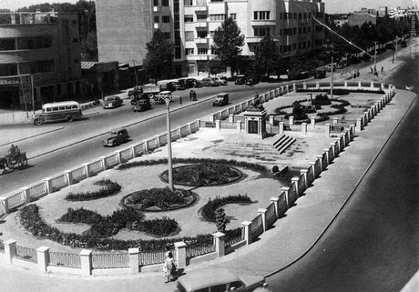 میدان فردوسی تهران در دهه 1320 + عکس