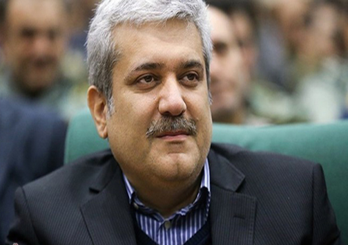 معاون روحانی کنار مادر و پدر شهیدش + عکس