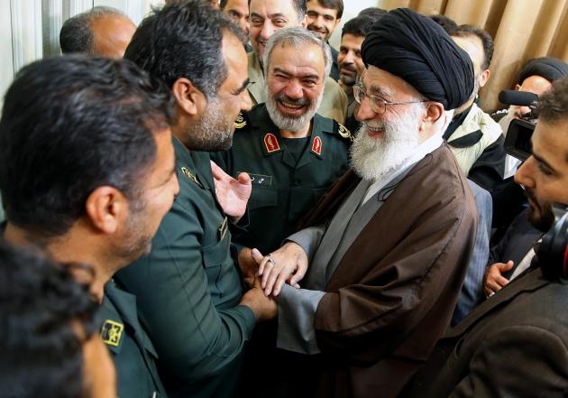 آقا، پاسداران و خندههایی از آقا، پاسداران و خندههایی از