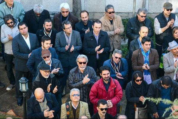 وقتی در تشییع مرحوم نجفی کف میزنند!+عکس وقتی در تشییع مرحوم نجفی کف میزنند!+عکس