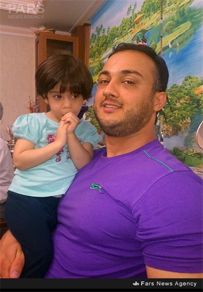شهید مدافع حرم، همسر و دخترانش +عکس
