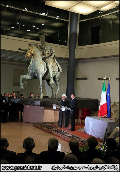 نشست خبری روحانی زیر سایه فاتح ایران+عکس