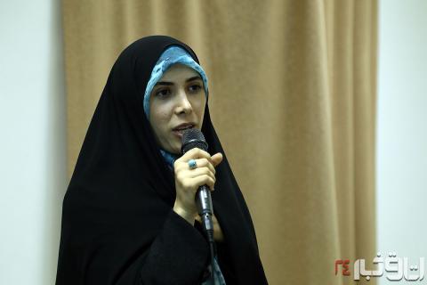 پای یک خانم دهه شصتی به مجلس باز شد+عکس پای یک خانم دهه شصتی به مجلس باز شد+عکس