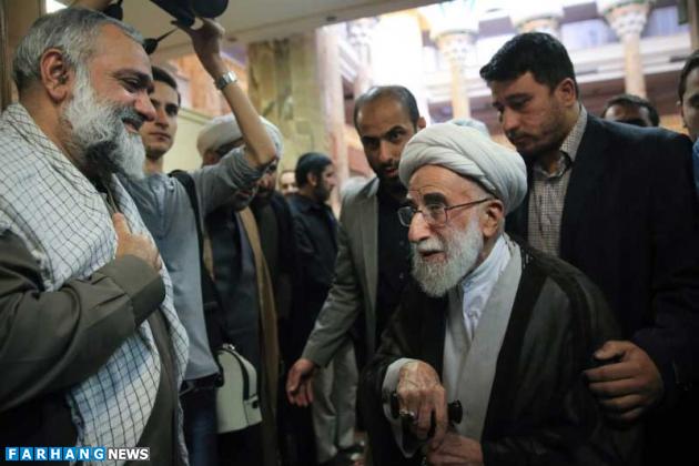 بوسه سردار نقدی بر دستان آیت‌الله جنتی +عکس