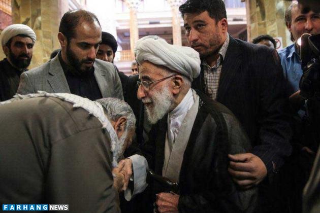 بوسه سردار نقدی بر دستان آیت‌الله جنتی +عکس