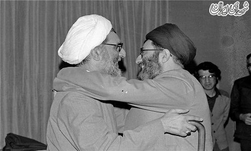 تصاویری از آیتالله واعظ طبسی در کنار رهبر انقلاب تصاویری از آیتالله واعظ طبسی در کنار رهبر انقلاب