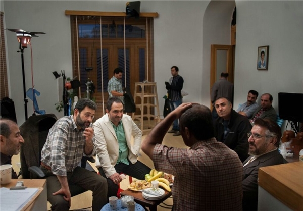 عکس/ سلحشور در پشتصحنه «معمای شاه» عکس/ سلحشور در پشتصحنه «معمای شاه»