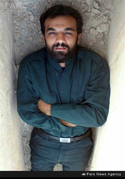 شهید بی مزار مدافع حرم در آغوش قبر + عکس شهید بی مزار مدافع حرم در آغوش قبر + عکس