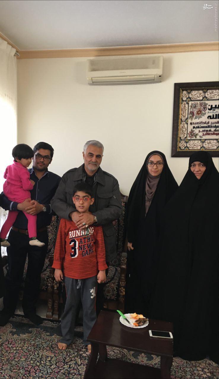 دیدار حاج‌قاسم با خانواده سردار شهید بادپا+عکس