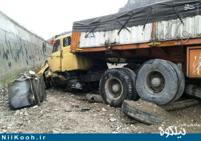 عکس/ تصادف مرگبار تریلر با مزدا وانت عکس/ تصادف مرگبار تریلر با مزدا وانت