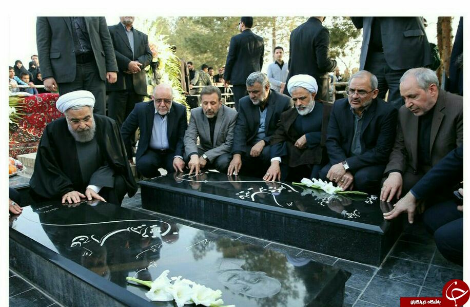 دولتمردان بر سر مزار والدین رئیس‌جمهور + تصاویر