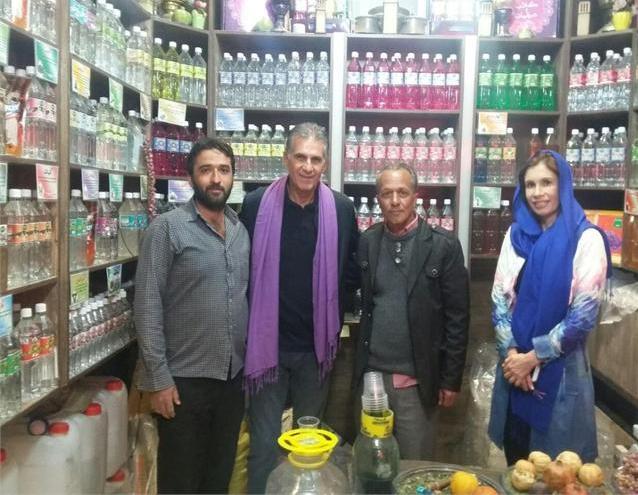 کی روش و همسرش در یک گلاب‌فروشی +عکس