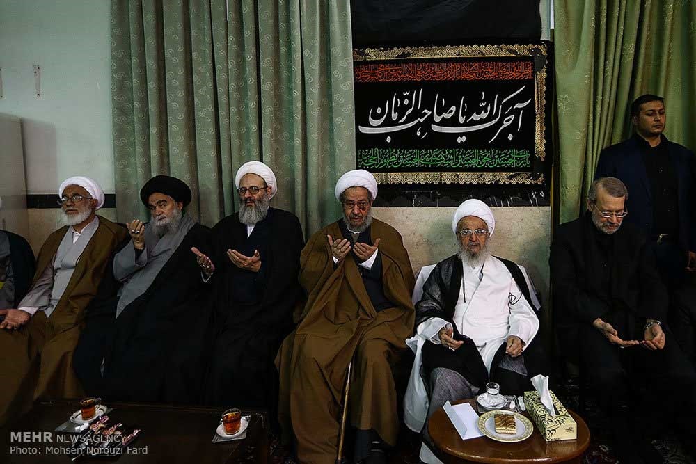 لاریجانی در مراسم عزاداری کنار آیت‌الله مکارم+عکس
