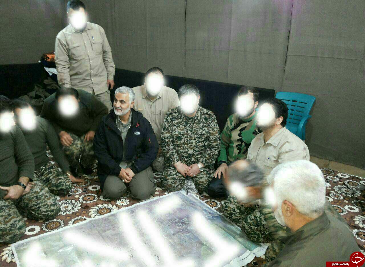 حاج قاسم در اتاق فرماندهی در سوریه +عکس حاج قاسم در اتاق فرماندهی در سوریه +عکس