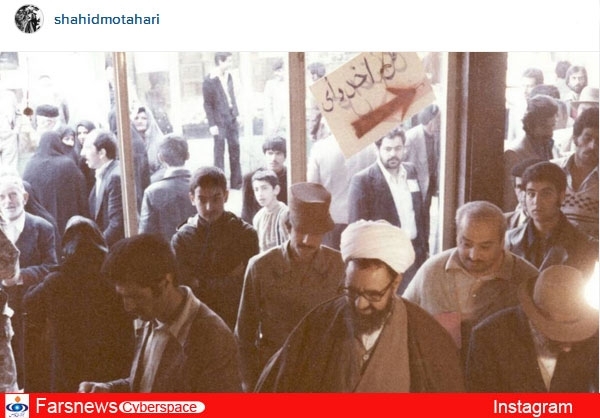 تصویری از شهید مطهری در حال رای دادن + عکس