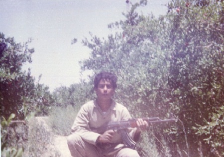 شهیدی که از شدت علاقه به پدر و مادر، قید تحصیل را زد + تصاویر شهیدی که از شدت علاقه به پدر و مادر، قید تحصیل را زد + تصاویر