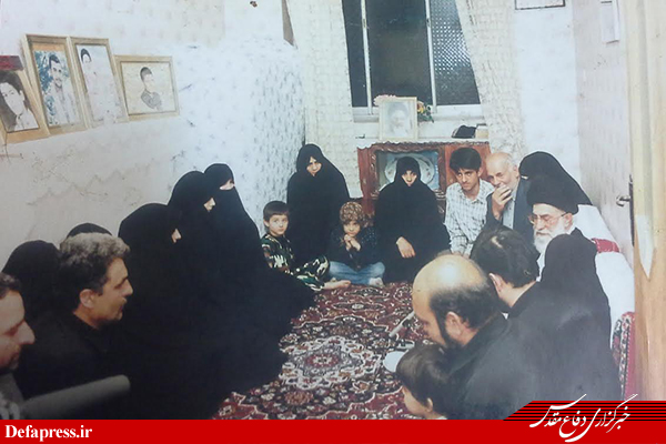 ماجرای دیدار رهبرانقلاب با خانواده شهیدان الهی ماجرای دیدار رهبرانقلاب با خانواده شهیدان الهی