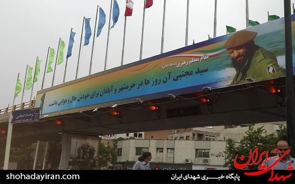 نصب عکس شهید هاشمی روی پل +عکس نصب عکس شهید هاشمی روی پل +عکس