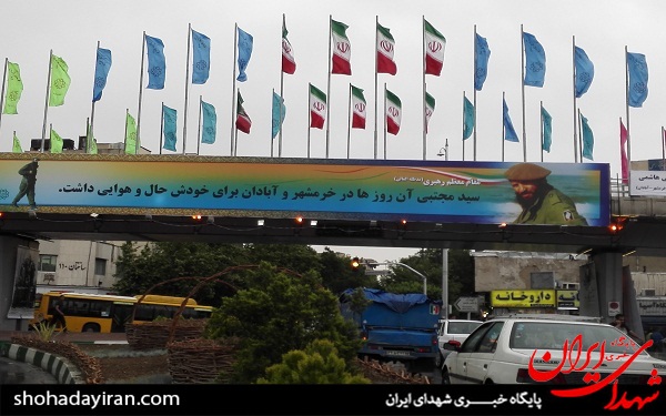 نصب عکس شهید هاشمی روی پل +عکس نصب عکس شهید هاشمی روی پل +عکس