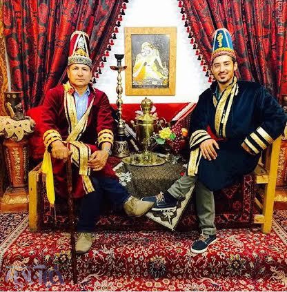 ستاره تیم ملی فوتبال با قلیان قجری!+عکس ستاره تیم ملی فوتبال با قلیان قجری!+عکس