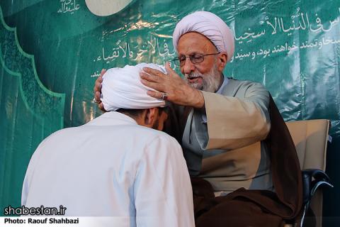 عمامه‌گذاری با حضور علامه مصباح یزدی+عکس