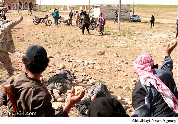 سنگسار جوان سوری به دست داعش + تصاویر سنگسار جوان سوری به دست داعش + تصاویر
