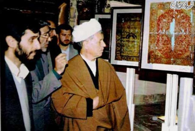 بازدید هاشمی و احمدی‌نژاد از یک نمایشگاه + عکس