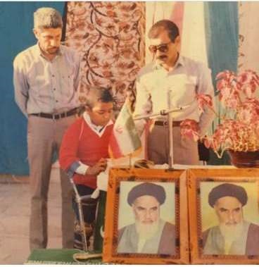 رضا صادقی در حال قرائت قرآن در دوران کودکی+عکس