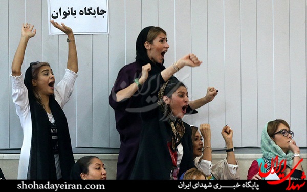 ورود زنان بد حجاب به سالن ورزشی دانشگاه آزاد +عکس
