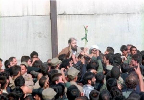عکس دیدهنشده از حاجاحمدآقا در سوگ امام عکس دیدهنشده از حاجاحمدآقا در سوگ امام