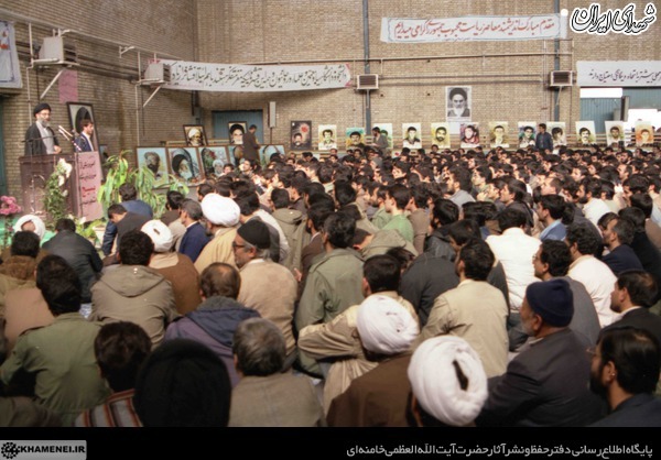 رهبر انقلاب در دانشگاه علم و صنعت سال 67+تصاویر